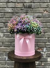 Цветочная композиция из Гипсофила и Розы в шляпной коробке в Октябрьский Волгоградской области