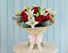 Букет цветов из:  Лилии и Розы в Октябрьский Волгоградской области