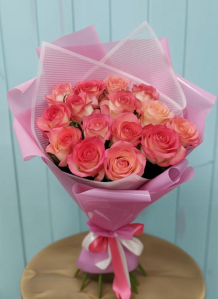 Букет 15 Розовых роз Равель в Октябрьский Волгоградской области