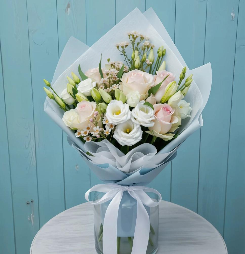 Букет цветов из: Розы и Лизиантусы в Октябрьский Волгоградской области