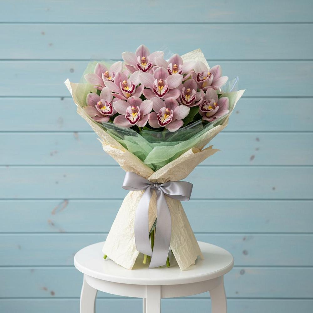 Букет цветов из: Орхидеи и Розы в Октябрьский Волгоградской области