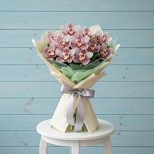 Букет цветов из:  Орхидеи и Розы в Октябрьский Волгоградской области