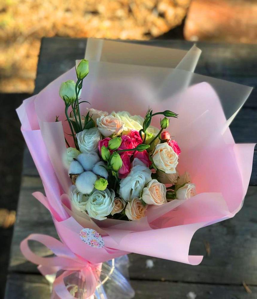 Букет цветов из: Розы и Лизиантусы в Октябрьский Волгоградской области