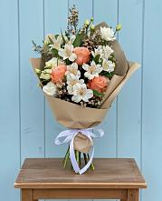 Букет цветов из:  Альстромерии, Лизиантусы, Розы и Хризантемы в Октябрьский Волгоградской области