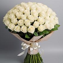 Букет 101 беля роза Белоснежка в Октябрьский Волгоградской области