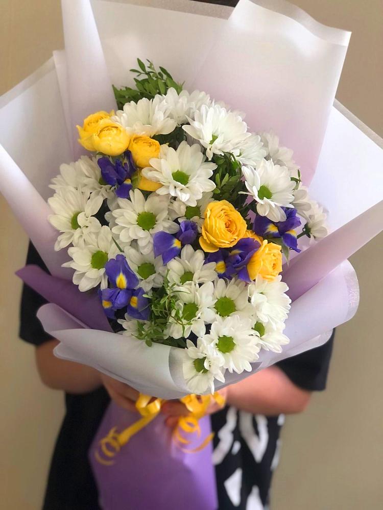 Букет цветов из: Ирисы, Хризантемы и Розы в Октябрьский Волгоградской области