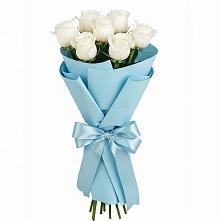 Букет 7 белых роз Проуд в Октябрьский Волгоградской области