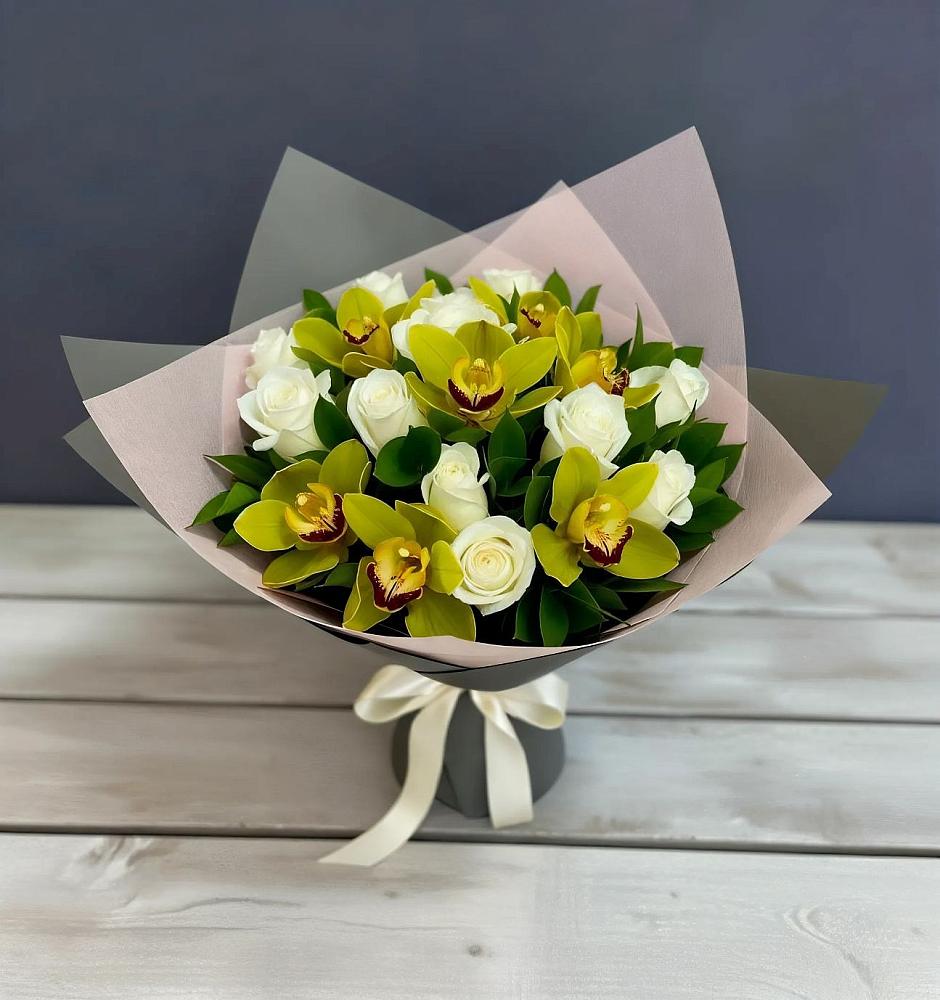 Букет цветов из: Орхидеи и Розы в Октябрьский Волгоградской области