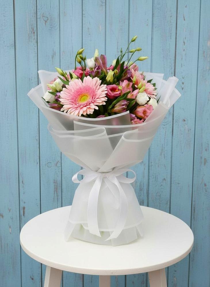 Букет цветов из: Герберы, Альстромерии и Лизиантусы в Октябрьский Волгоградской области