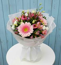 Букет цветов из:  Герберы, Альстромерии и Лизиантусы в Октябрьский Волгоградской области