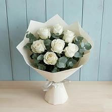 Букет Белые розы в Эвкалипте в Октябрьский Волгоградской области