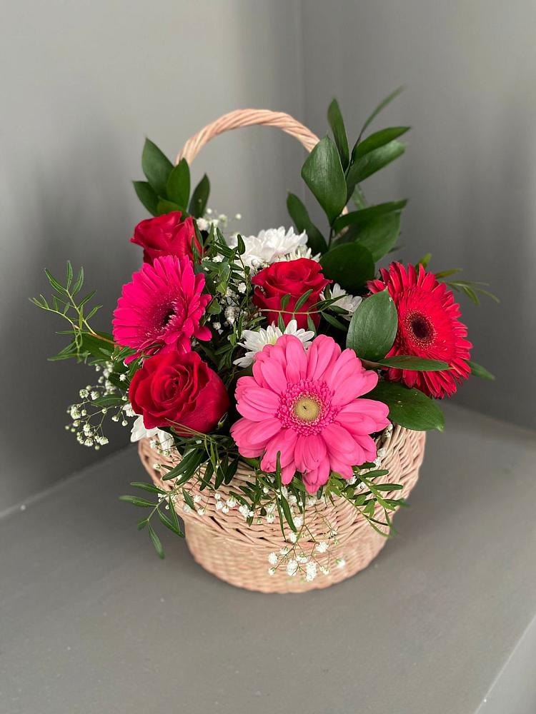 Цветочная композиция из Розы, Хризантемы и Герберы в корзине в Октябрьский Волгоградской области