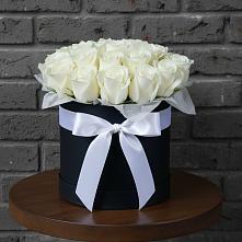 Цветочная композиция из Розы в шляпной коробке в Октябрьский Волгоградской области